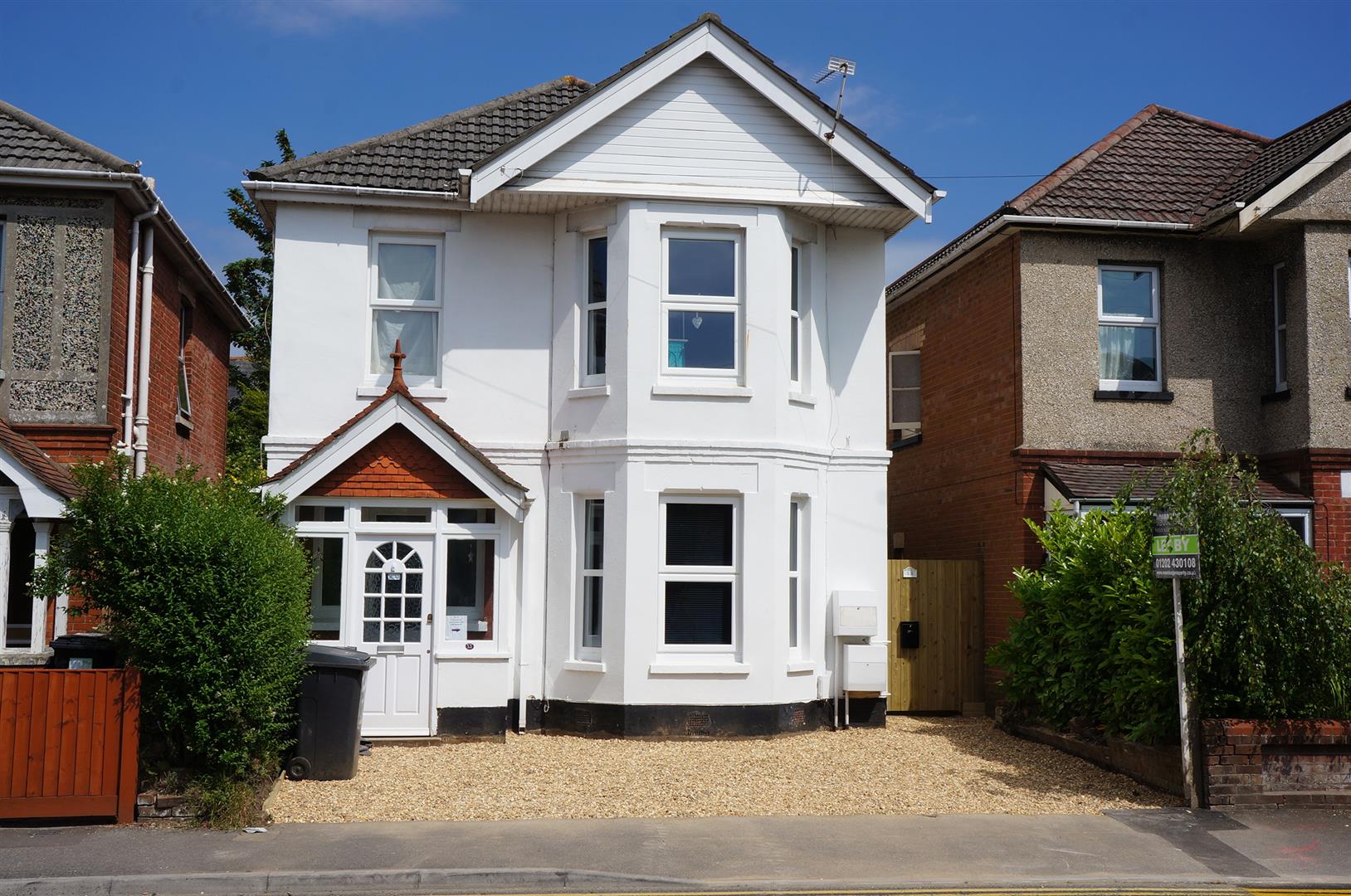 2 Bedroom Property For Sale in Bournemouth £190,000